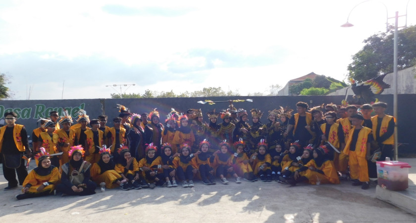 MTs Al-Ma’arif Rengel Hadirkan Nuansa Dayak dalam Karnaval Budaya 2024