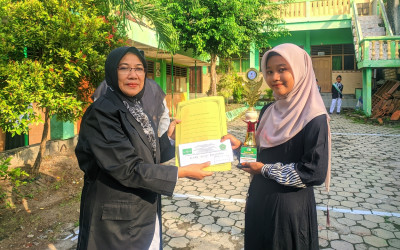 Kafa Naily Rusydiana Siswa MTs Al-Ma'arif Rengel Raih Juara 3 Lomba Pidato Bahasa Indonesia Porseni MTs se-Kabupaten Tuban